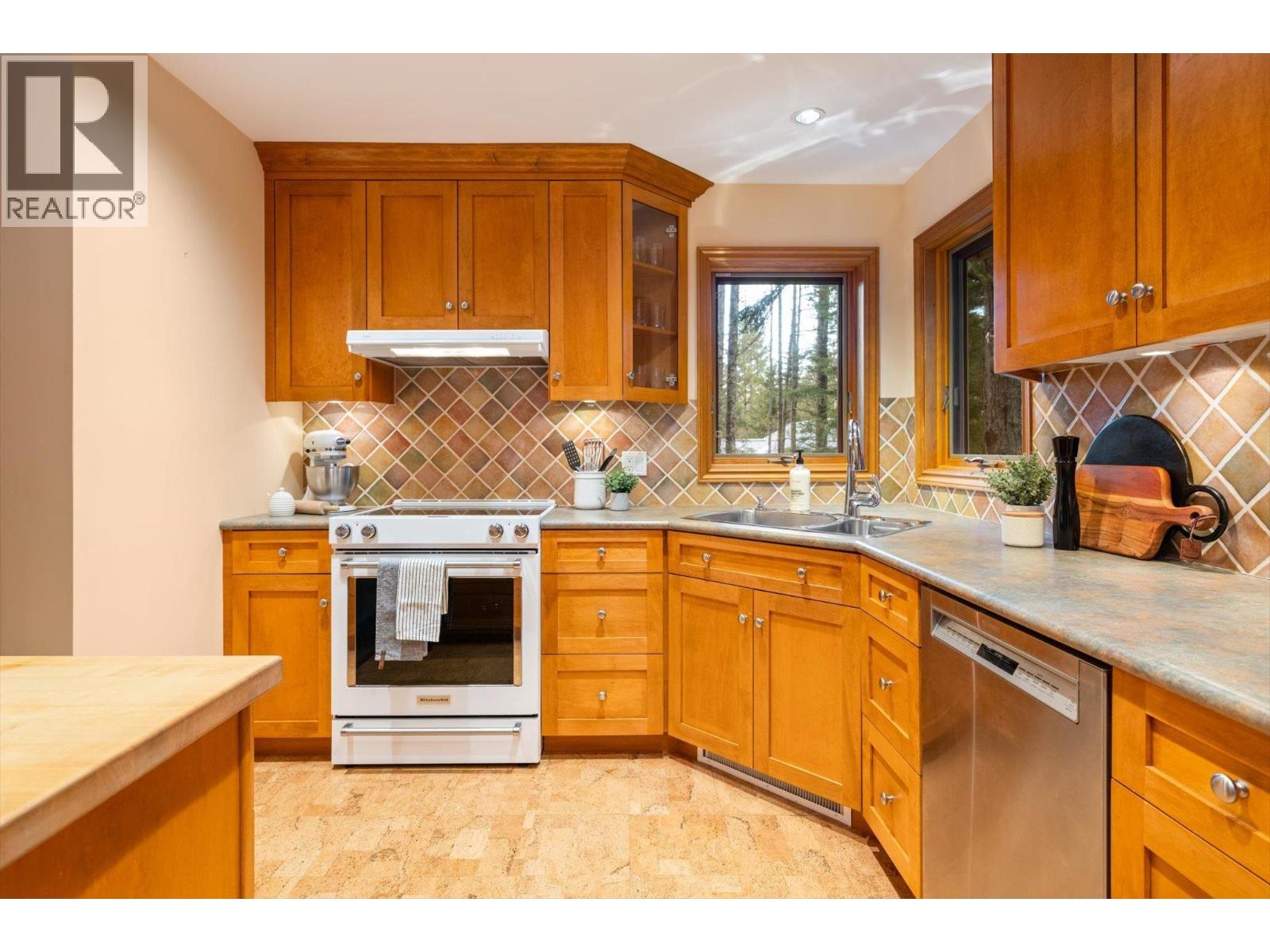 3205 Arbutus Drive, Whistler, British Columbia  V8E 0B8 - Photo 9 - R3140674