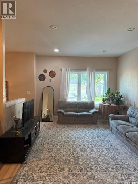 229 S Avenue N, Saskatoon, Saskatchewan  S7L 2Z7 - Photo 4 - SK046013