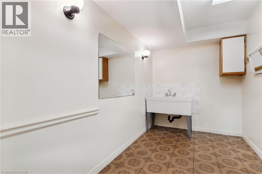 87 Regent Avenue, Hamilton, Ontario  L9B 1T1 - Photo 35 - 40851744