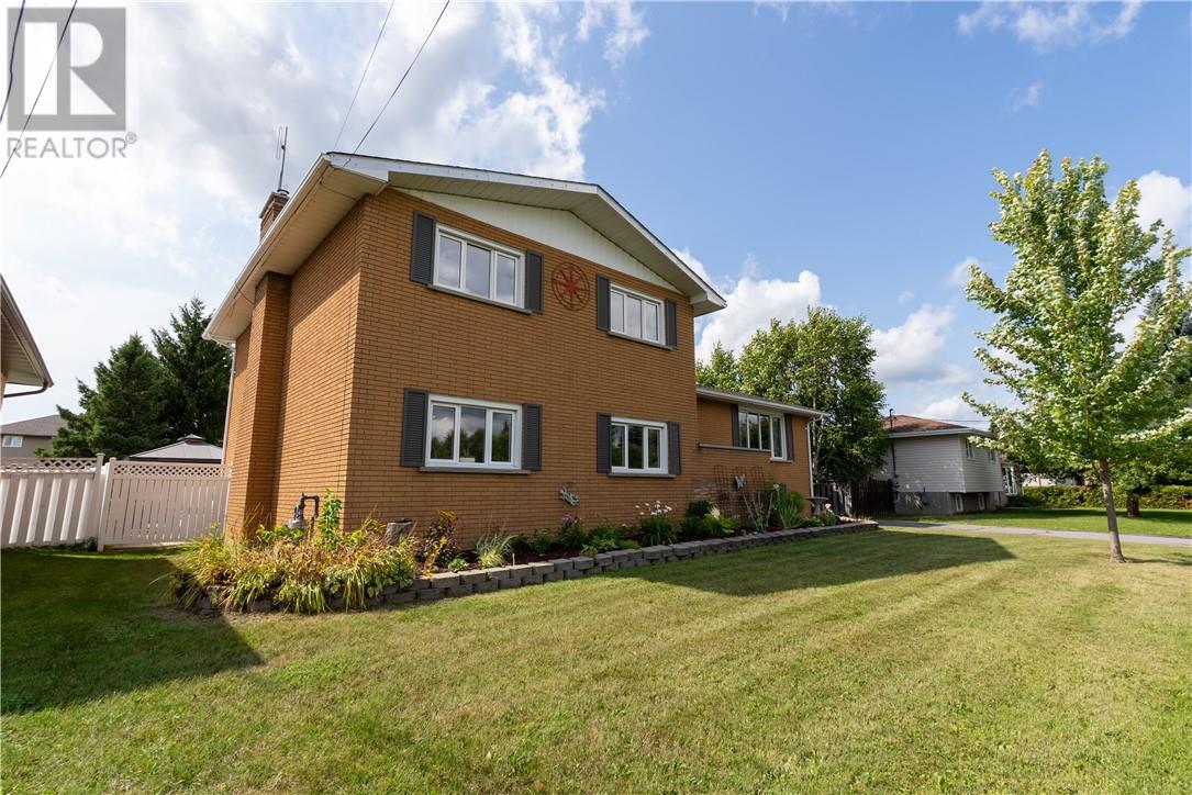 189 Rayside Avenue, Azilda, Ontario  P0M 1B0 - Photo 2 - 2129889