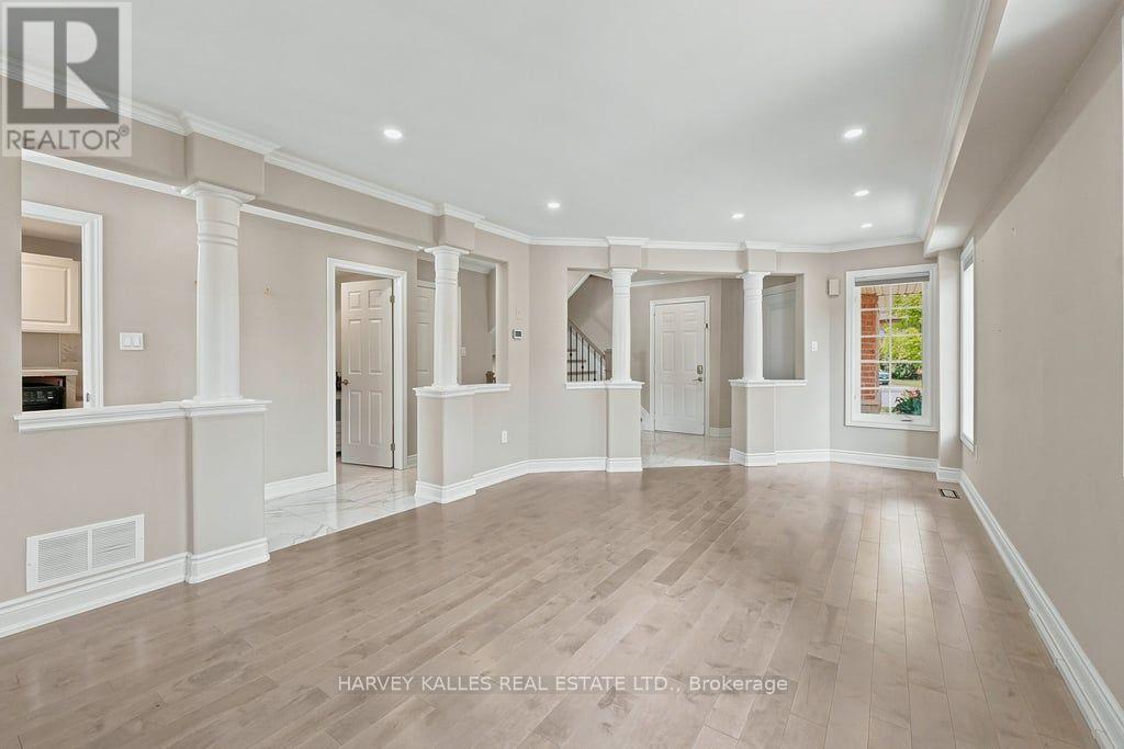 2033 Redstone Crescent, Oakville, Ontario  L6M 5B2 - Photo 7 - W13689230