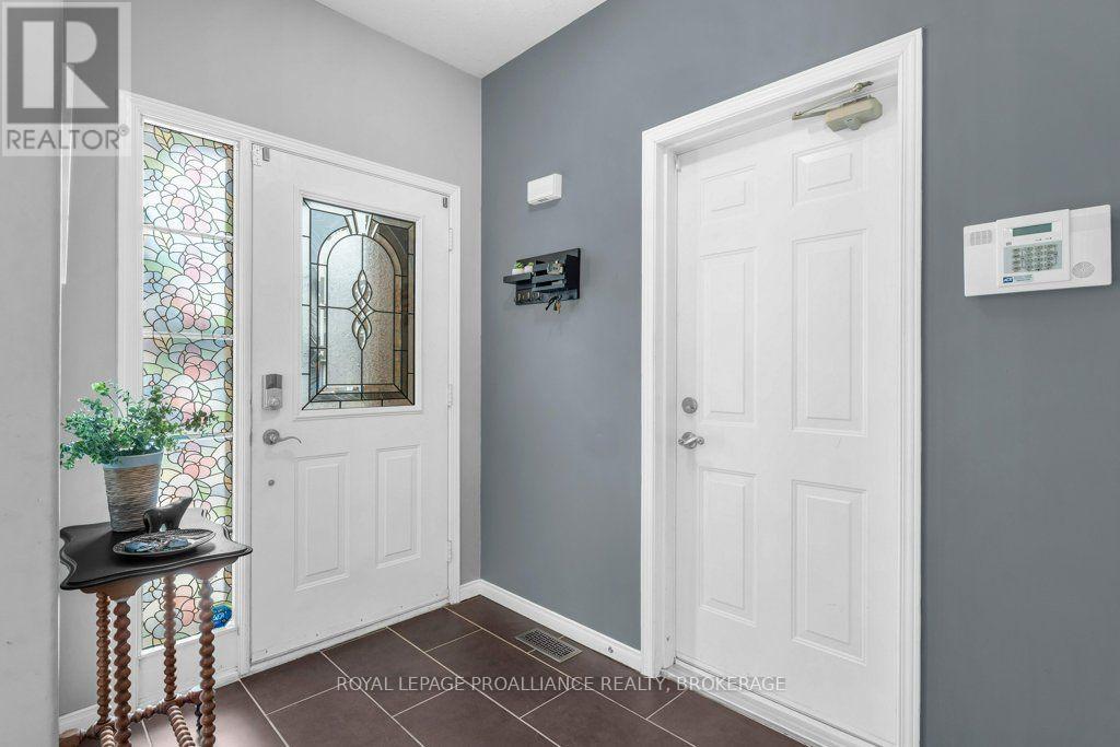138 Dalgleish Avenue, Kingston, Ontario K7K 7E3 - Photo 3 - X13690754