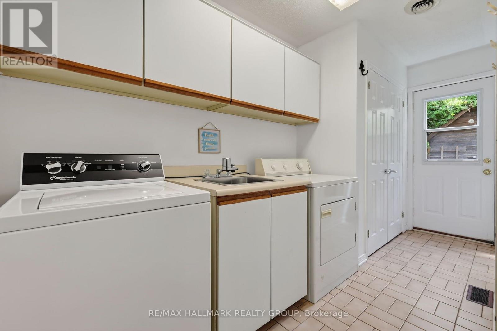 9 Kintail Court, Ottawa, Ontario  K2S 1G8 - Photo 14 - X13690926