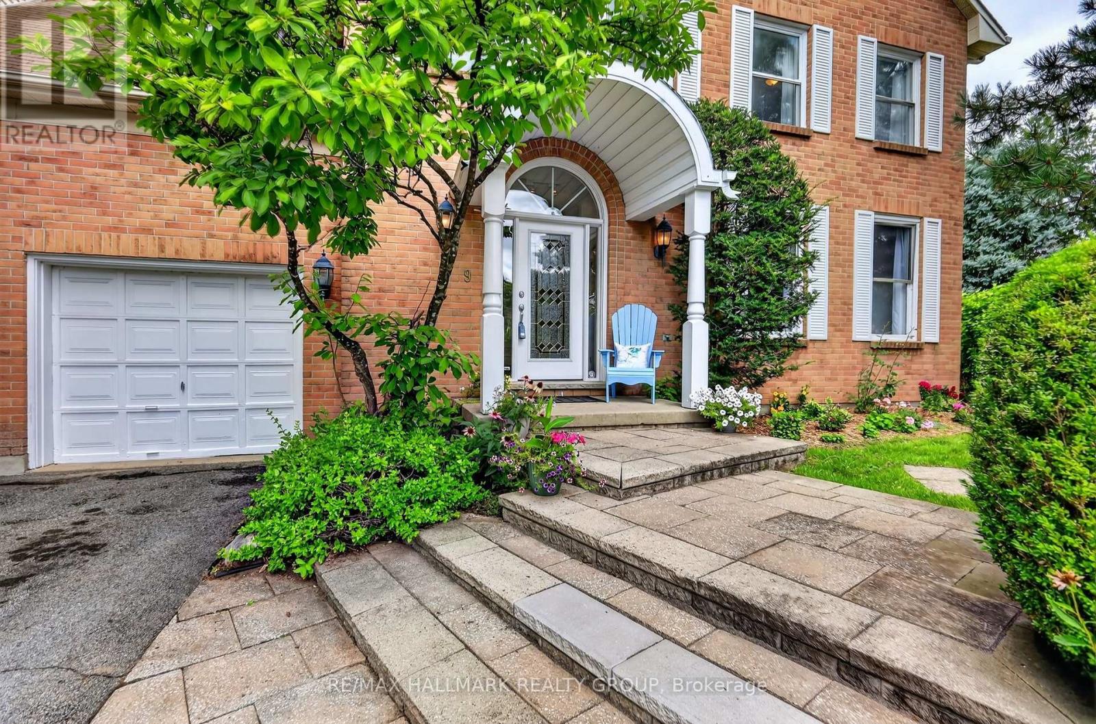 9 Kintail Court, Ottawa, Ontario  K2S 1G8 - Photo 2 - X13690926