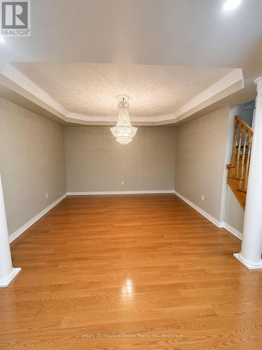 670 Macbeth Heights, Mississauga, Ontario  L5W 1E5 - Photo 2 - W13690838