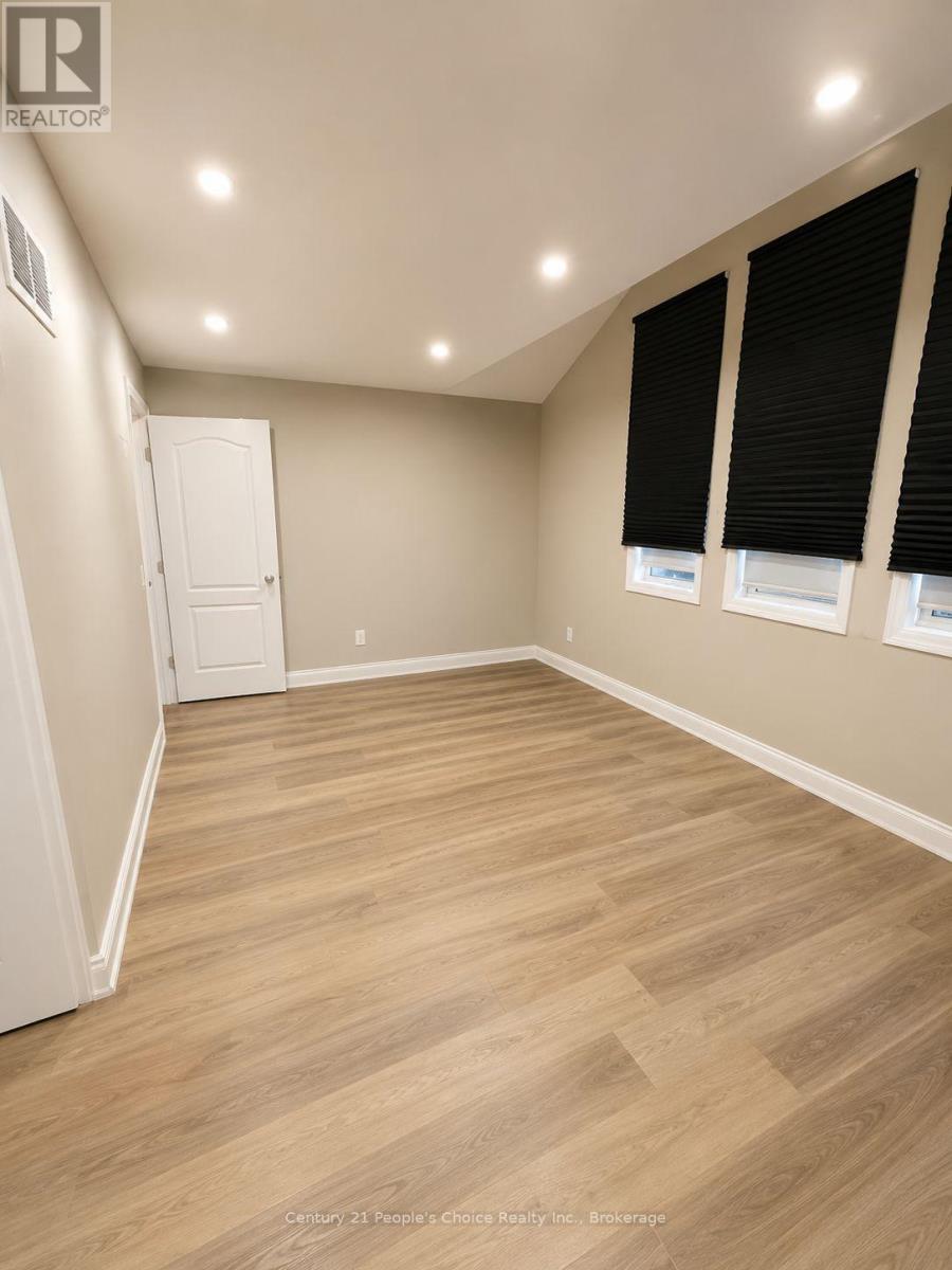 670 Macbeth Heights, Mississauga, Ontario  L5W 1E5 - Photo 3 - W13690838