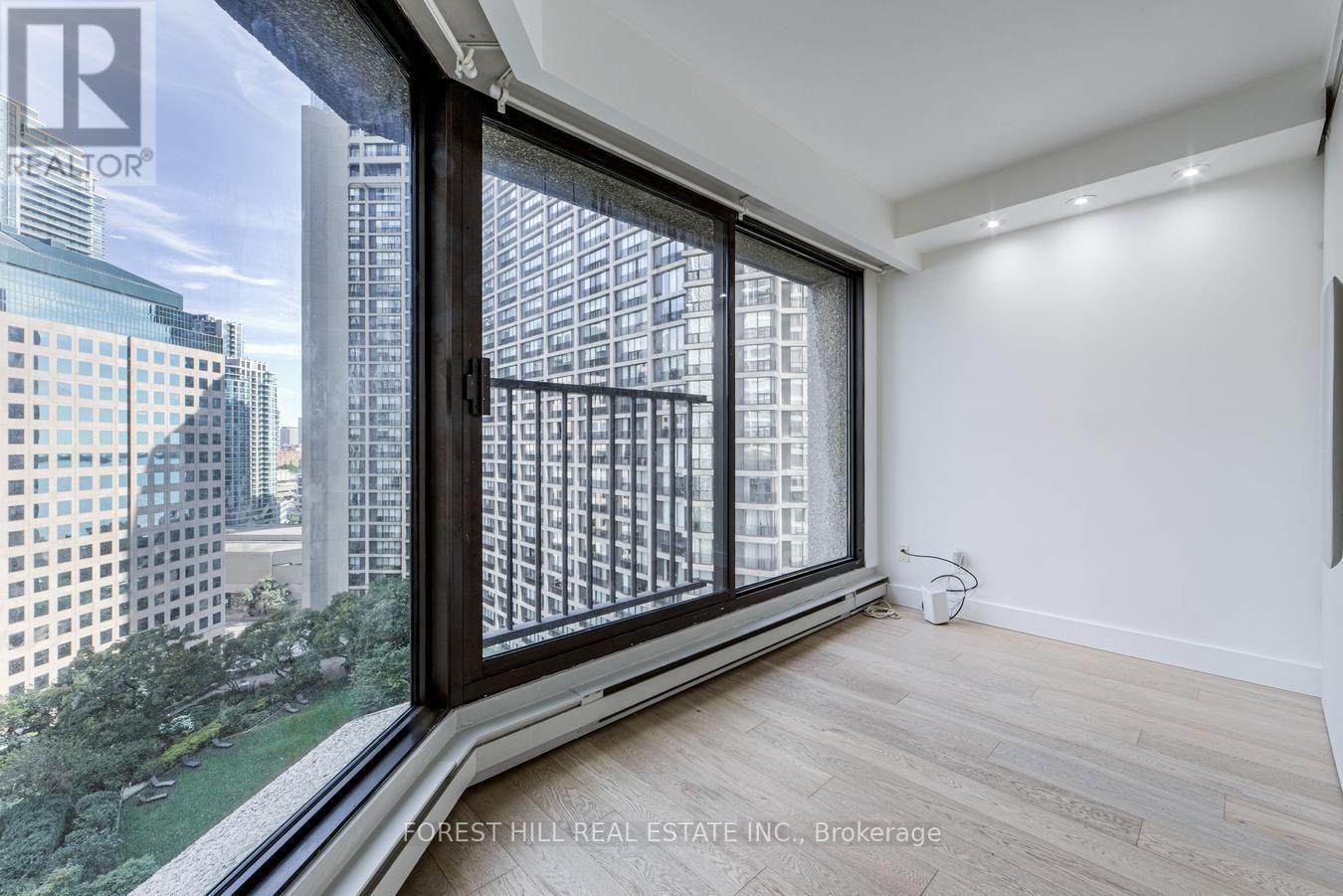 1707 - 65 Harbour Square, Toronto, Ontario  M5J 2L4 - Photo 13 - C13690636