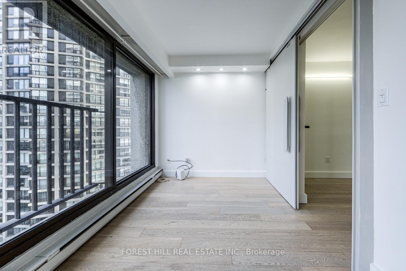 1707 - 65 Harbour Square, Toronto, Ontario  M5J 2L4 - Photo 14 - C13690636