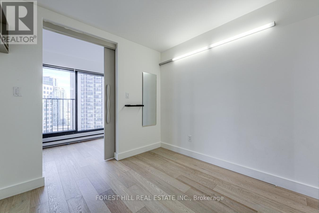 1707 - 65 Harbour Square, Toronto, Ontario  M5J 2L4 - Photo 17 - C13690636
