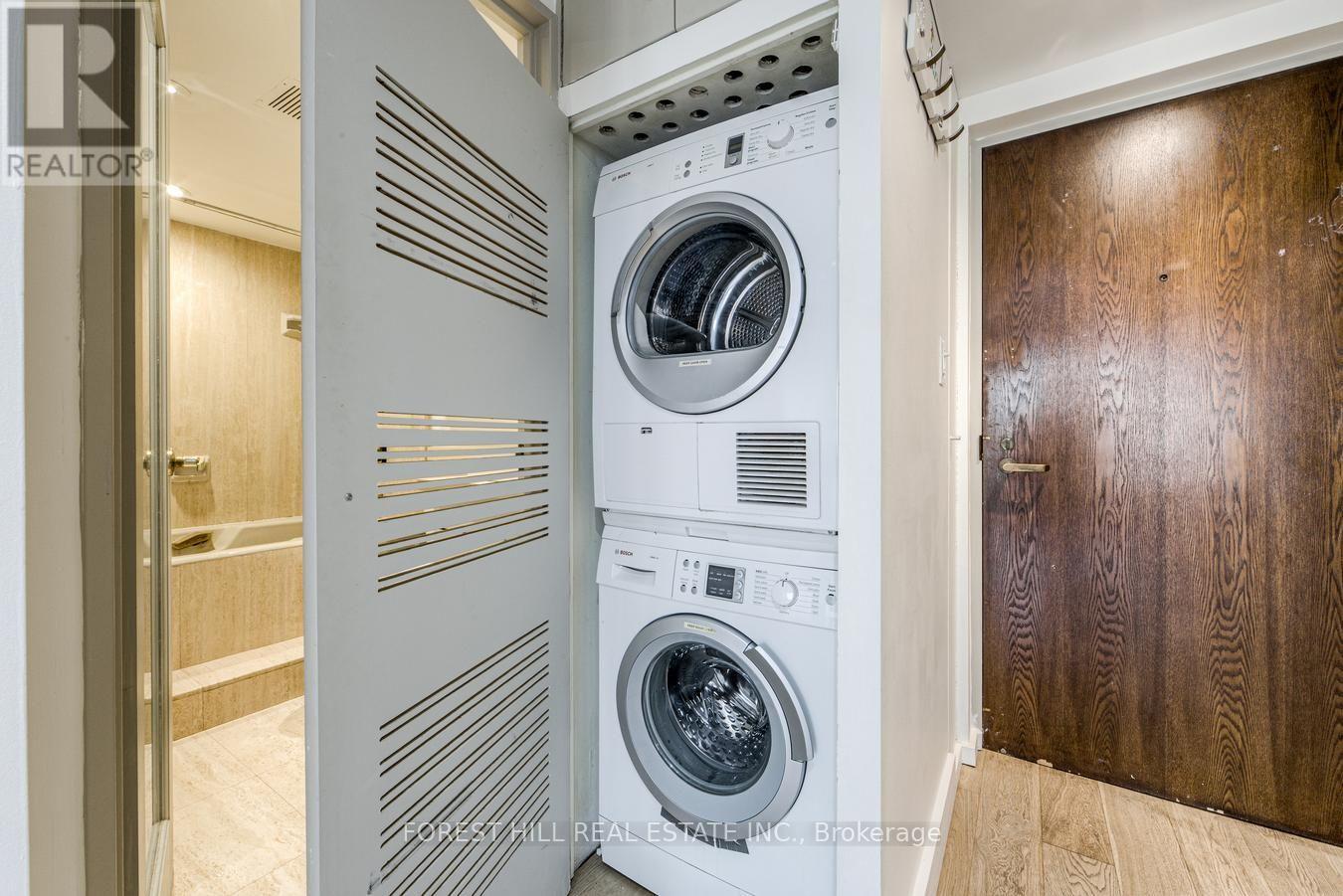 1707 - 65 Harbour Square, Toronto, Ontario  M5J 2L4 - Photo 21 - C13690636