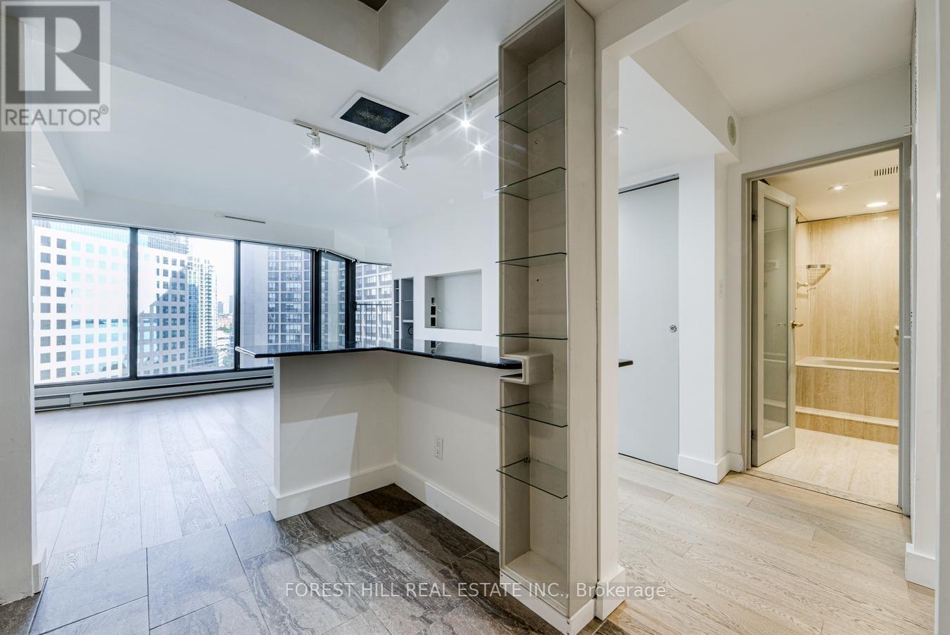1707 - 65 Harbour Square, Toronto, Ontario  M5J 2L4 - Photo 5 - C13690636