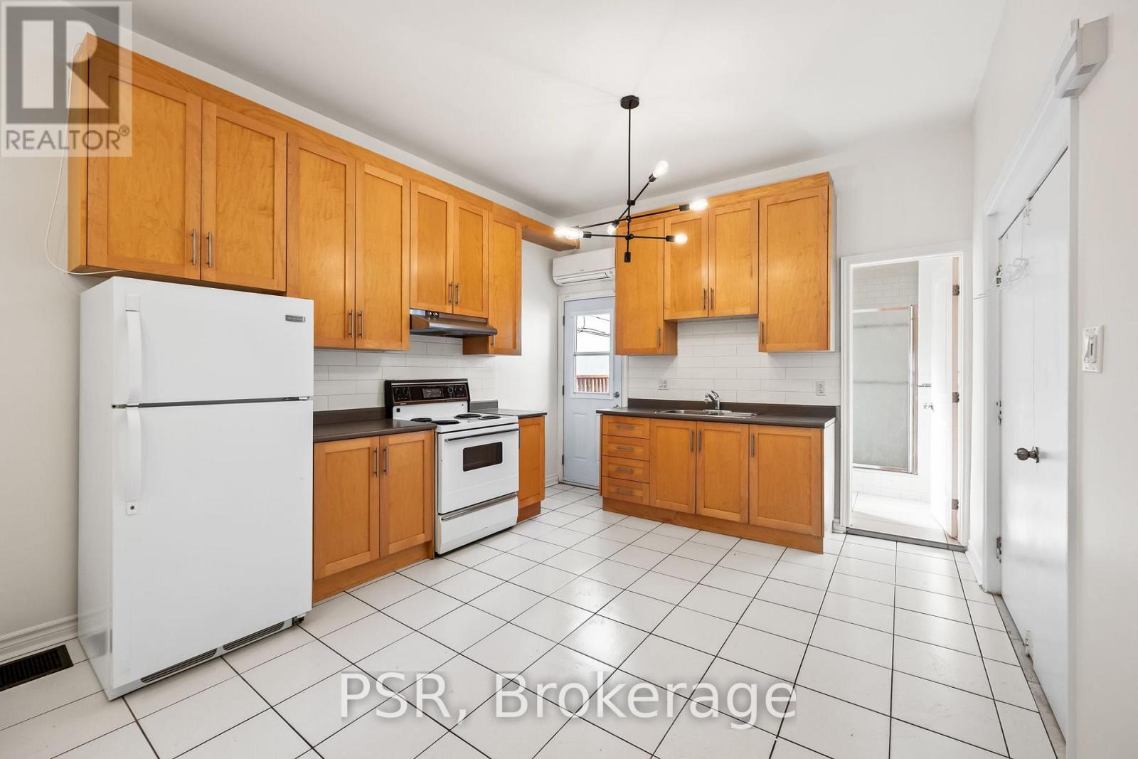 Front - 112 Ossington Avenue, Toronto, Ontario  M6J 2Z4 - Photo 6 - C13690672