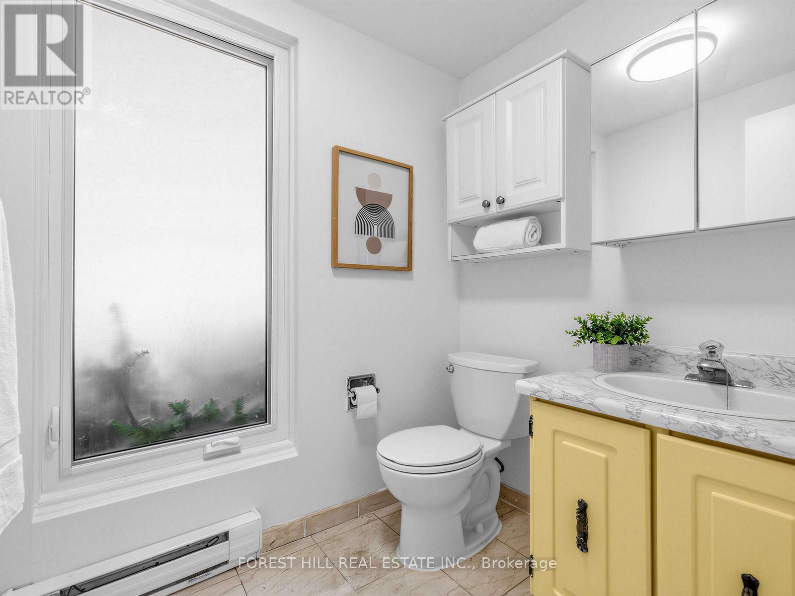 1 AMES CIRCLE Toronto (Banbury-Don Mills), ON M3B 3B9