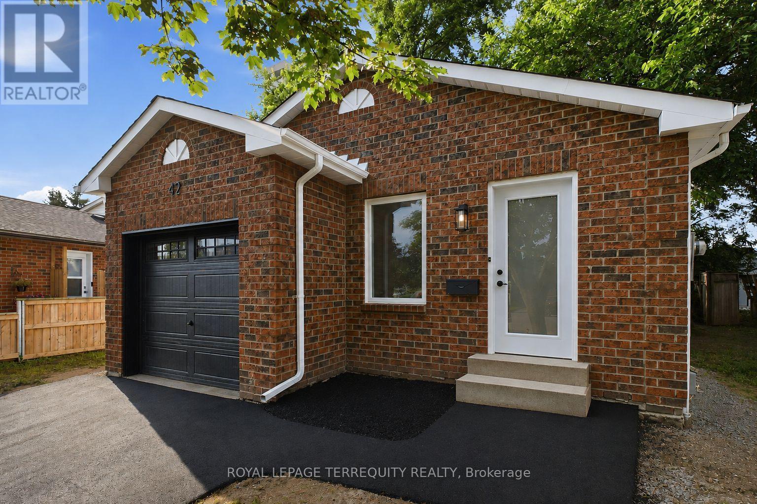 42 Plumridge Court, Ajax, Ontario  L1S 3Z8 - Photo 2 - E13690704