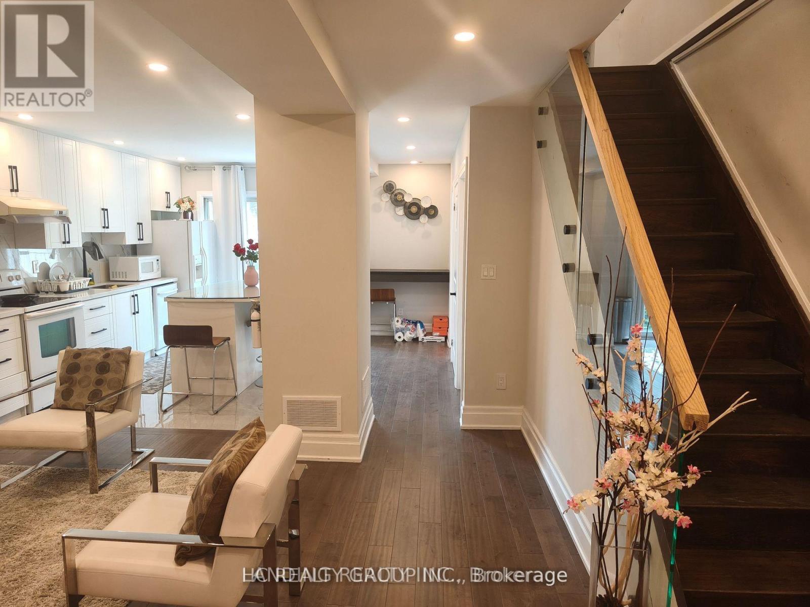 118 Courcelette Road, Toronto, Ontario  M1N 2T2 - Photo 5 - E13690806