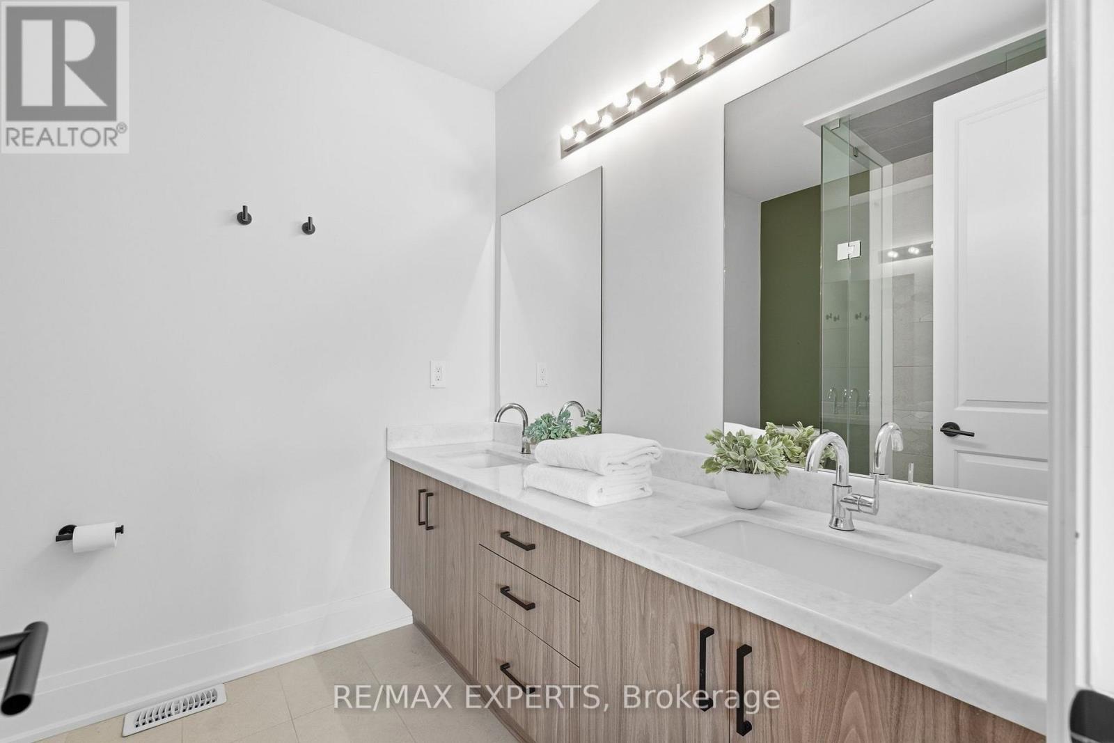 22 Velia Court, Vaughan, Ontario  L4H 4S5 - Photo 21 - N13690666