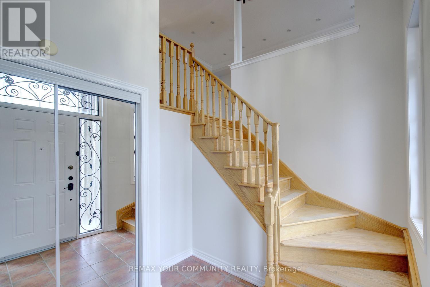 26 Yarden Drive, Vaughan, Ontario  L6A 0W2 - Photo 3 - N13690716