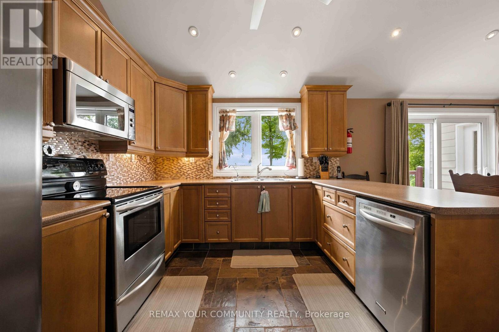 386 Bear Road, Georgina Islands, Ontario  L0E 1R0 - Photo 11 - N13690844