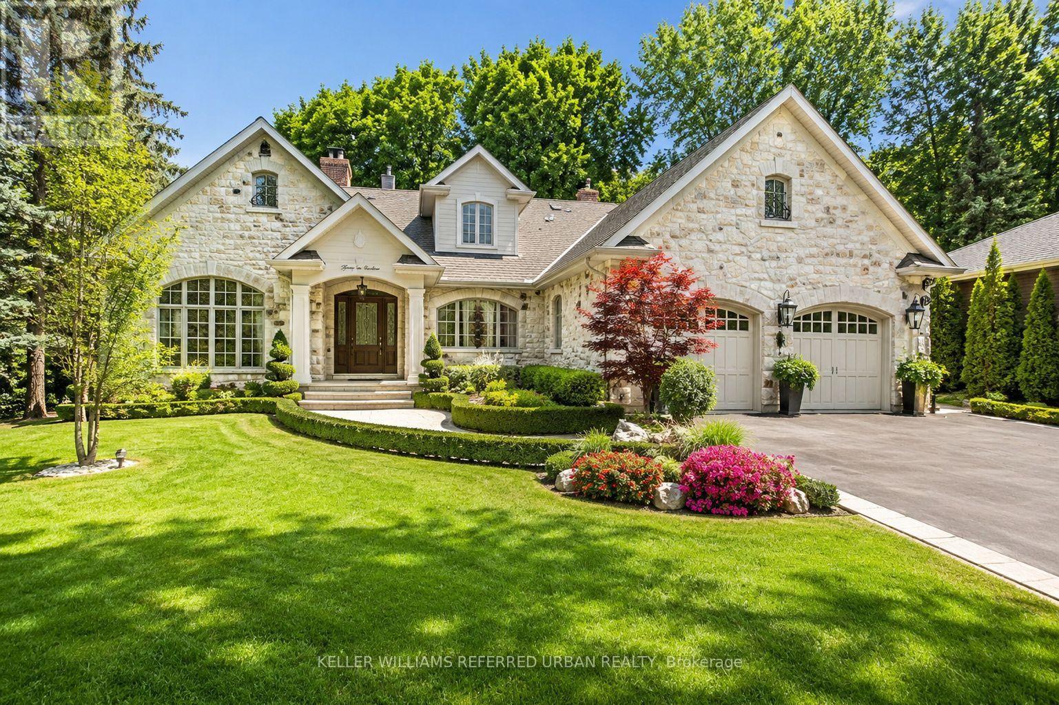 <div class="slider-price">$4,850,000</div><p>11 Country Club Drive, Toronto, Ontario</p>