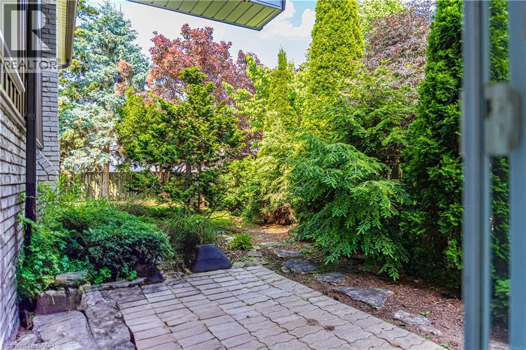 2390 Sinclair Circle, Burlington, Ontario  L7P 3C3 - Photo 3 - 40839736