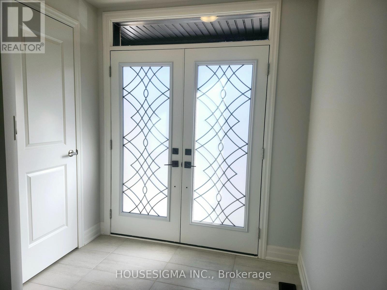 31 Rosanne Circle, Wasaga Beach, Ontario  L9Z 0N6 - Photo 4 - S13690624