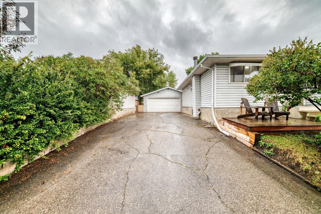 1949 Lytton Crescent SE, Calgary, Alberta  T2C 1K9 - Photo 43 - A2337494