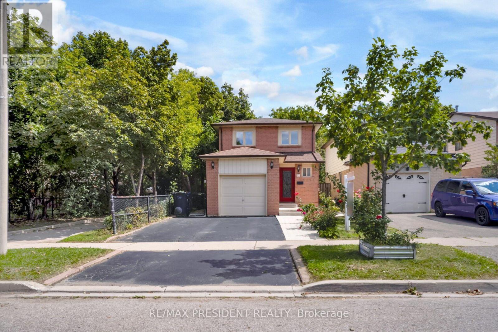 91 Martindale Crescent, Brampton, Ontario  L6X 2T8 - Photo 2 - W13690622