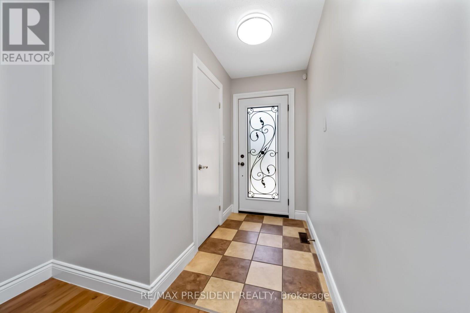 91 Martindale Crescent, Brampton, Ontario  L6X 2T8 - Photo 5 - W13690622