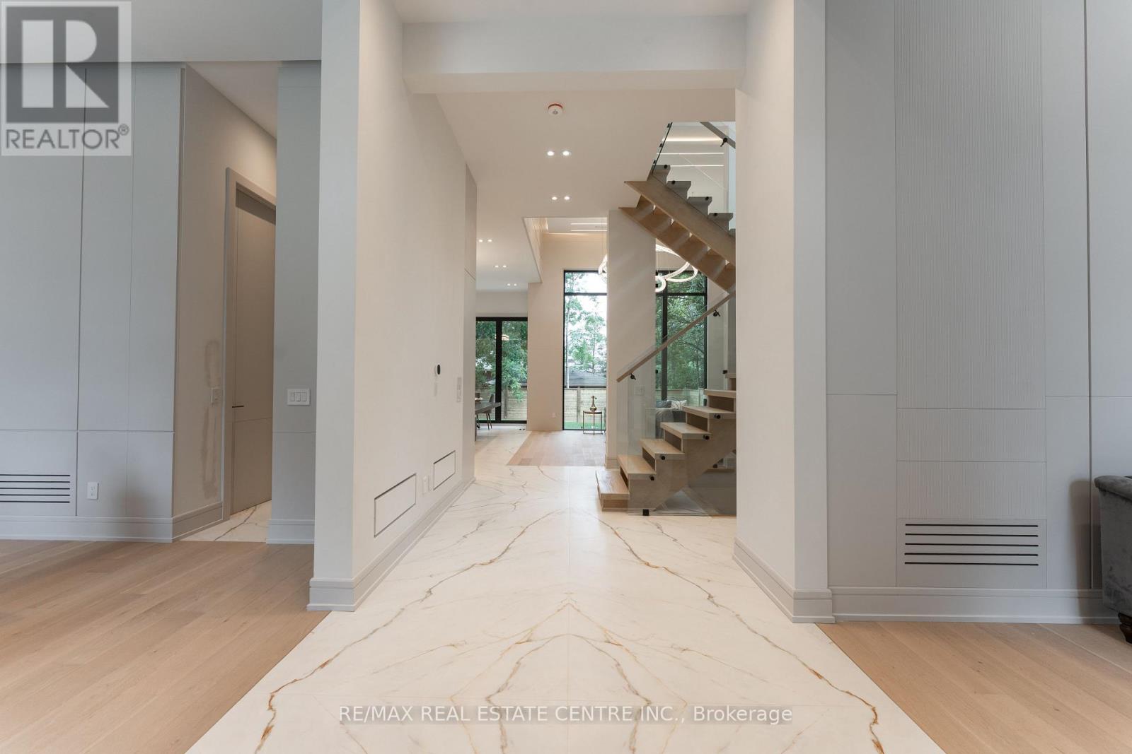 491 Fourth Line, Oakville, Ontario  L6L 5A8 - Photo 5 - W13690642