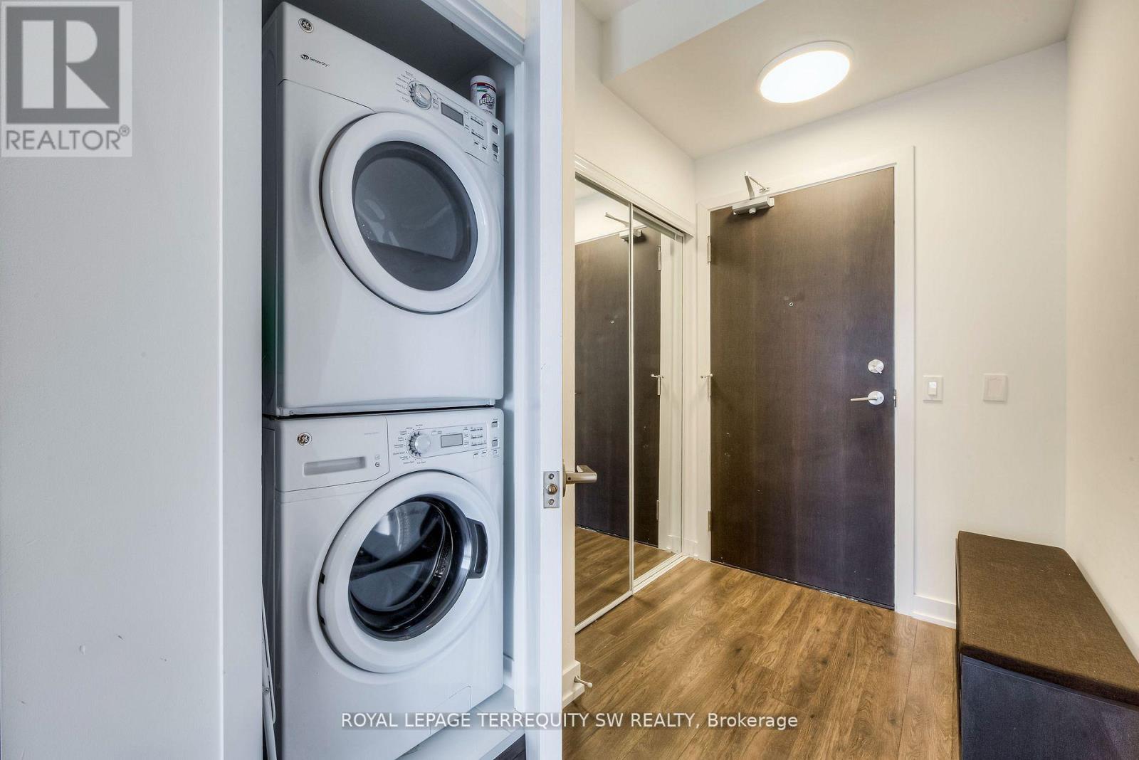 1208 - 10 PARK LAWN ROAD