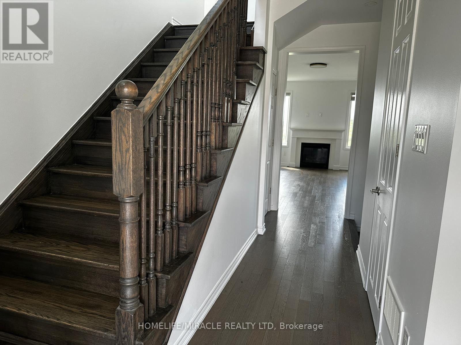 Upper - 147 Yates Drive, Milton, Ontario  L9E 1S7 - Photo 4 - W13690682