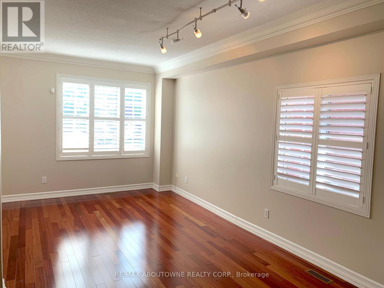 469 Ambleside Drive, Oakville, Ontario  L6H 6N7 - Photo 4 - W13690692