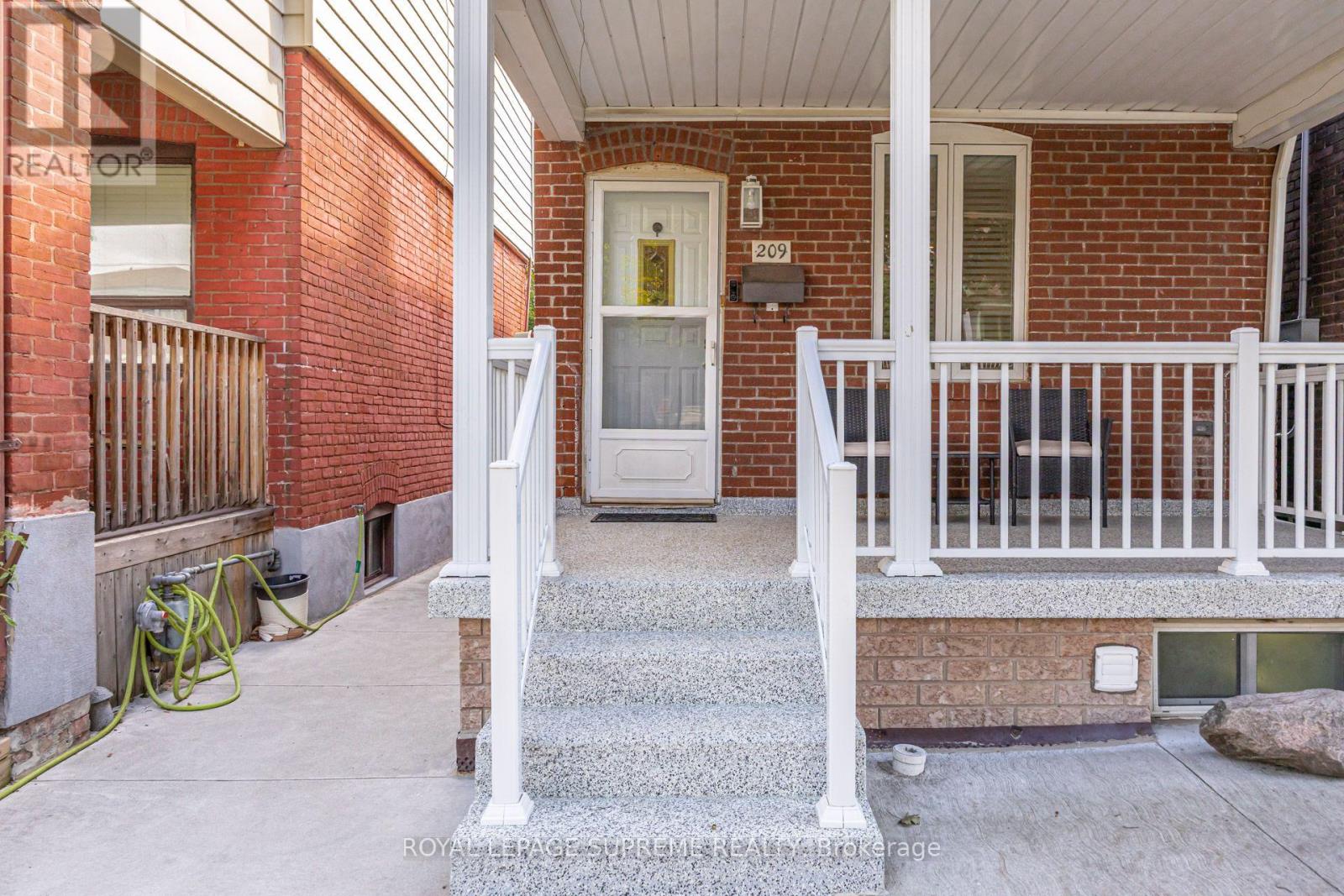 209 Boon Avenue, Toronto, Ontario  M6E 3Z7 - Photo 4 - W13690712