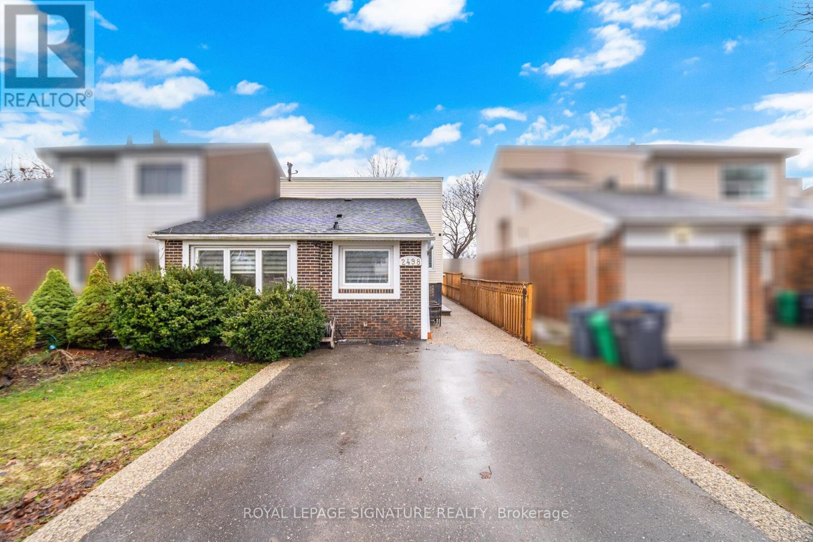 2498 Mainroyal Street S, Mississauga, Ontario  L5L 1C9 - Photo 2 - W13690736