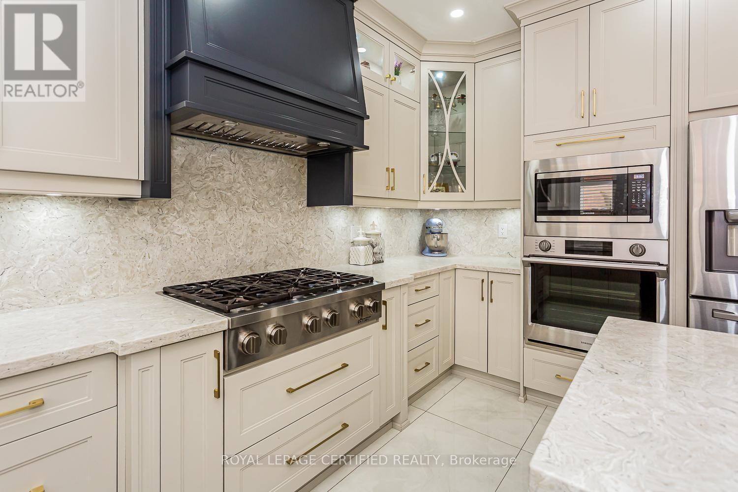 3226 Paul Henderson Drive, Mississauga, Ontario  L5M 0H3 - Photo 17 - W13690740
