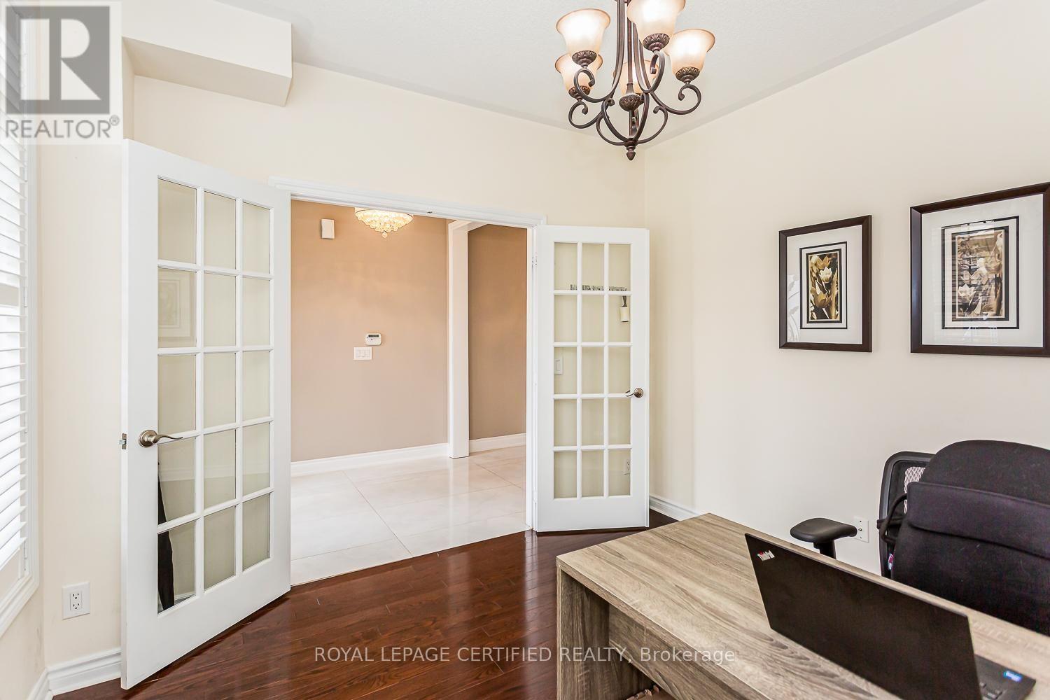 3226 Paul Henderson Drive, Mississauga, Ontario  L5M 0H3 - Photo 7 - W13690740