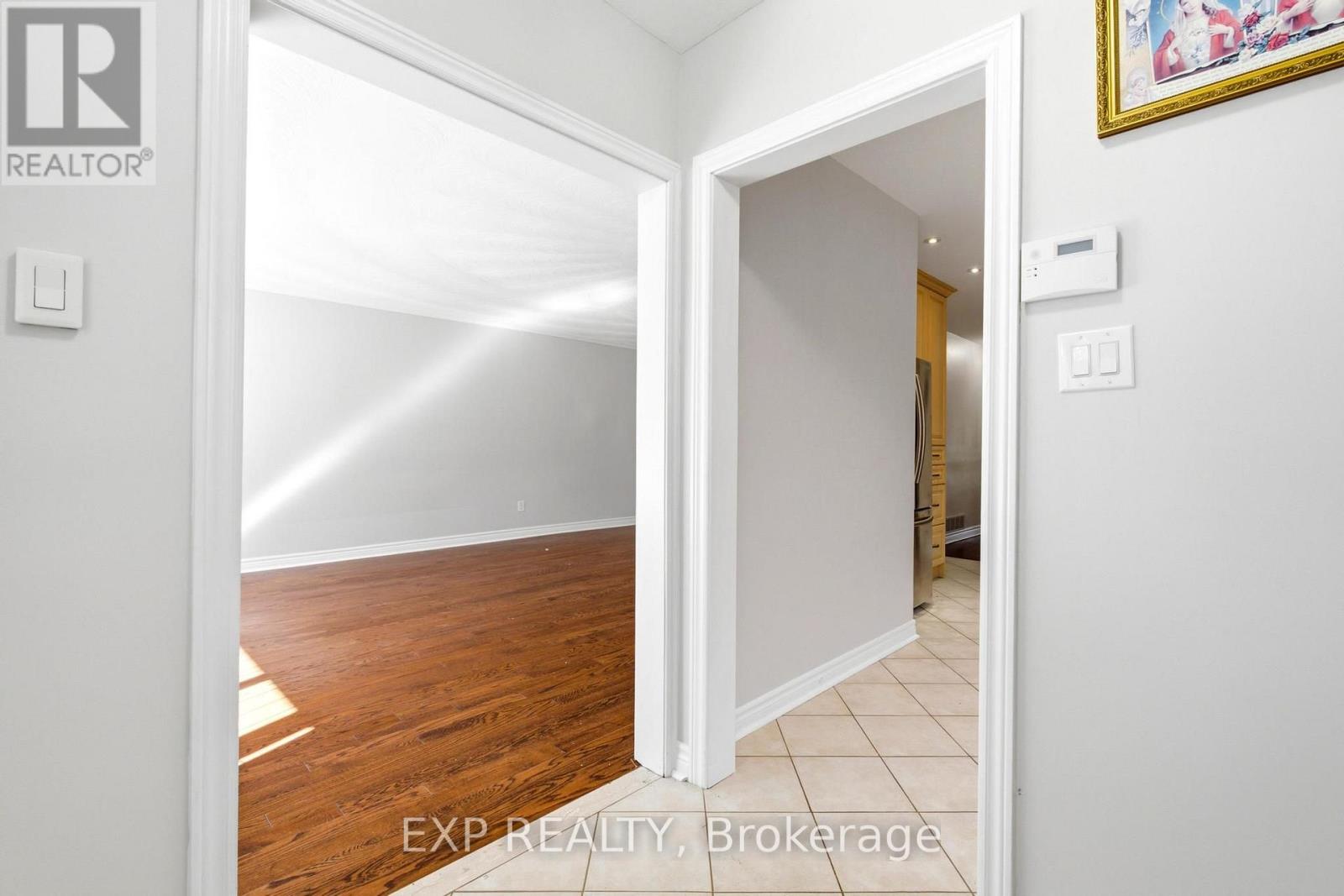 3671 Holden Crescent, Mississauga, Ontario  L5A 2V9 - Photo 4 - W13690770