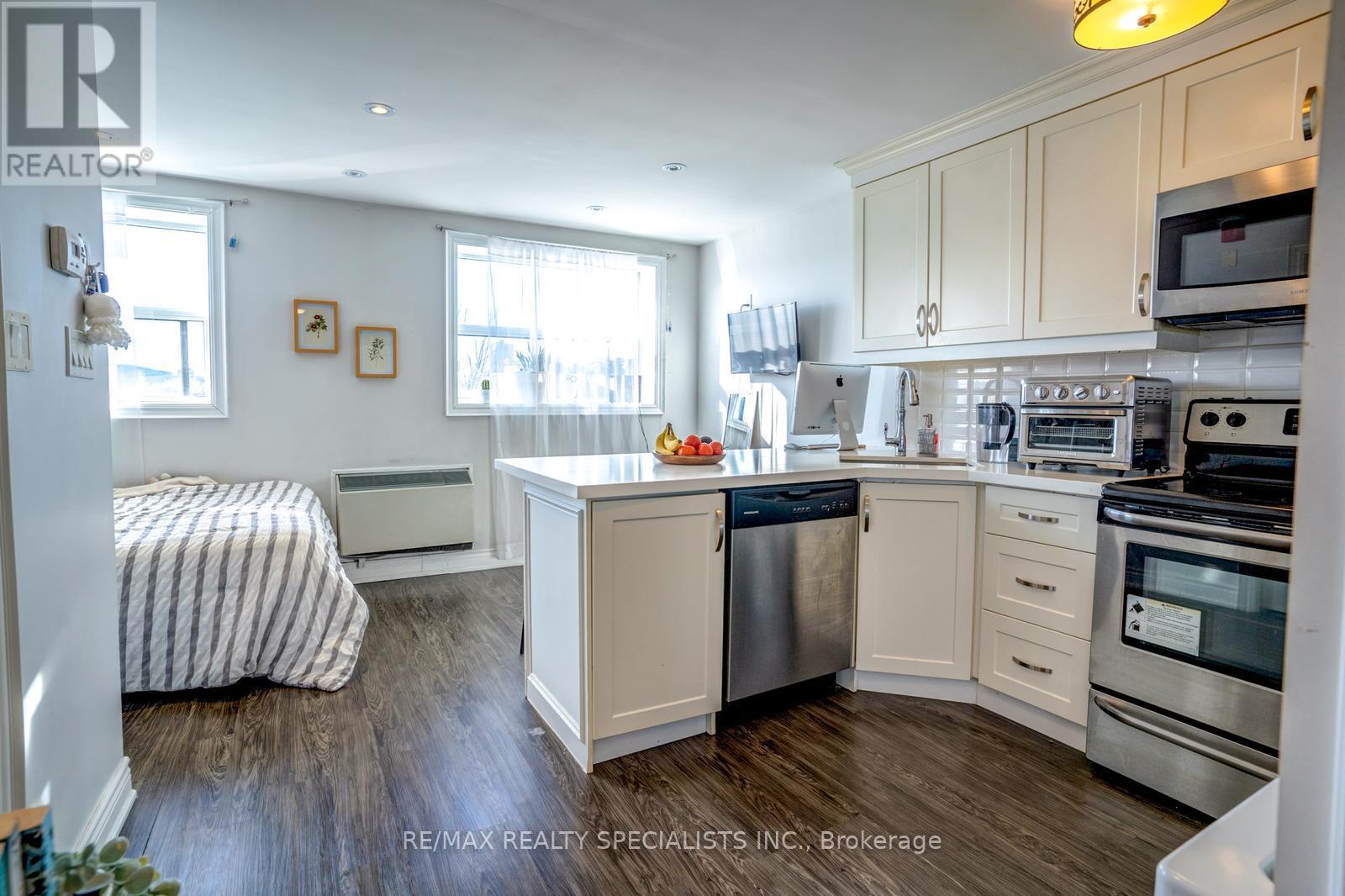 6 Brant Avenue, Mississauga, Ontario  L5G 3N8 - Photo 11 - W13690772