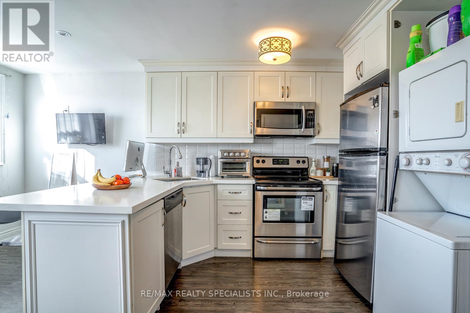 6 Brant Avenue, Mississauga, Ontario  L5G 3N8 - Photo 12 - W13690772