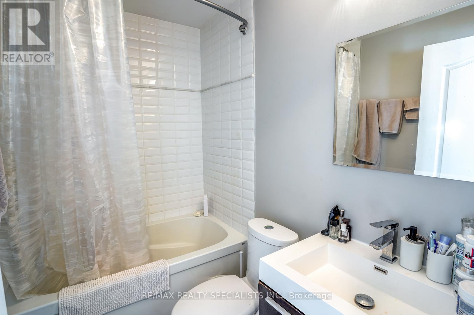 6 Brant Avenue, Mississauga, Ontario  L5G 3N8 - Photo 15 - W13690772