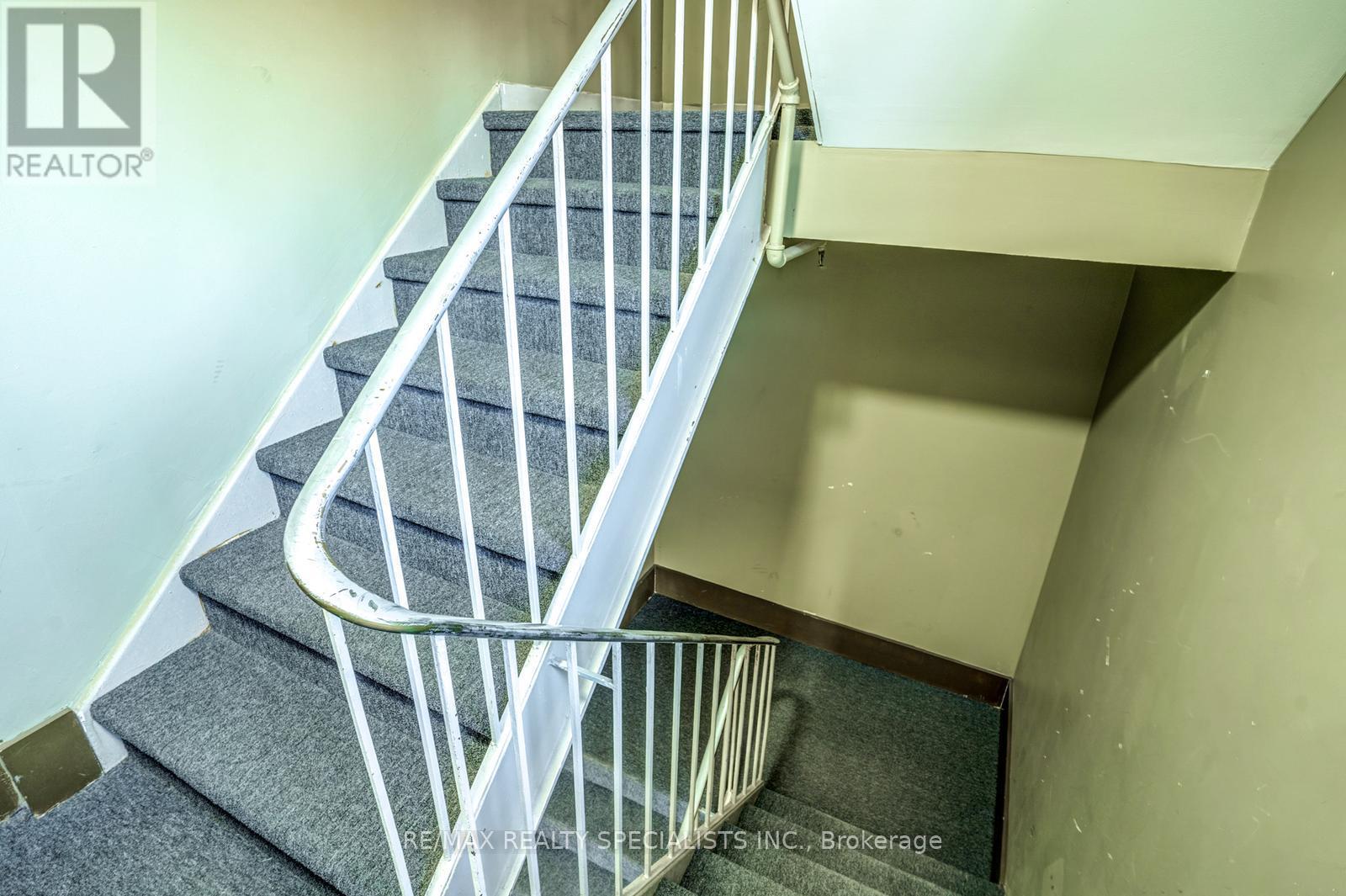 6 Brant Avenue, Mississauga, Ontario  L5G 3N8 - Photo 27 - W13690772