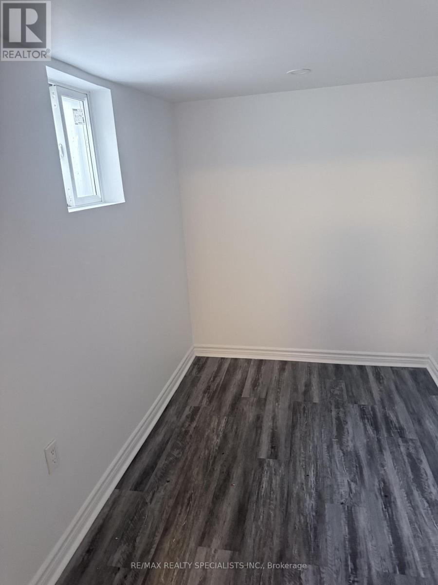 Bsmnt - 2038 Montcrest Court, Mississauga, Ontario  L5M 4Y2 - Photo 10 - W13690804