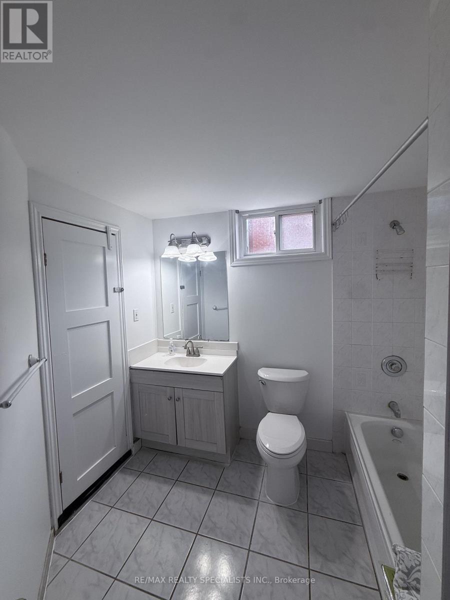 Bsmnt - 2038 Montcrest Court, Mississauga, Ontario  L5M 4Y2 - Photo 15 - W13690804