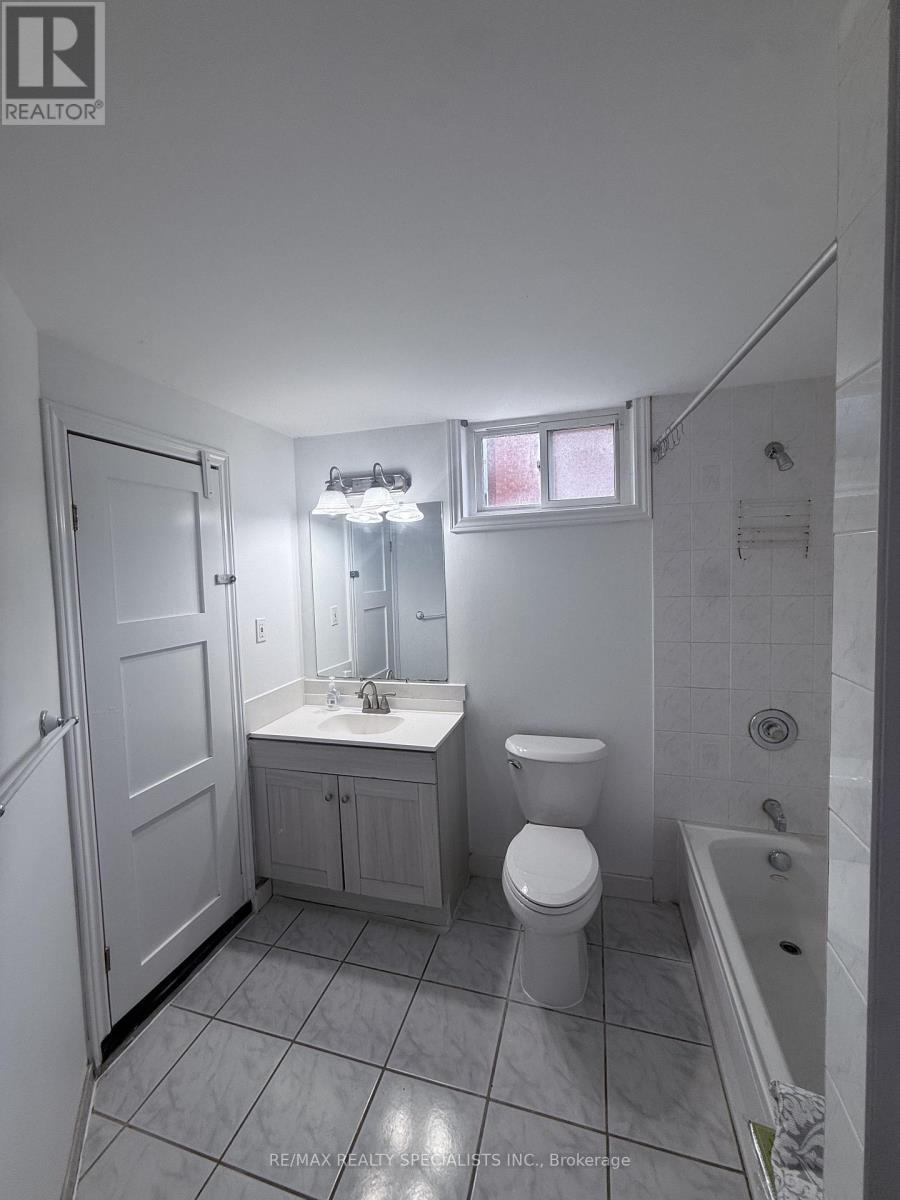Bsmnt - 2038 Montcrest Court, Mississauga, Ontario  L5M 4Y2 - Photo 16 - W13690804