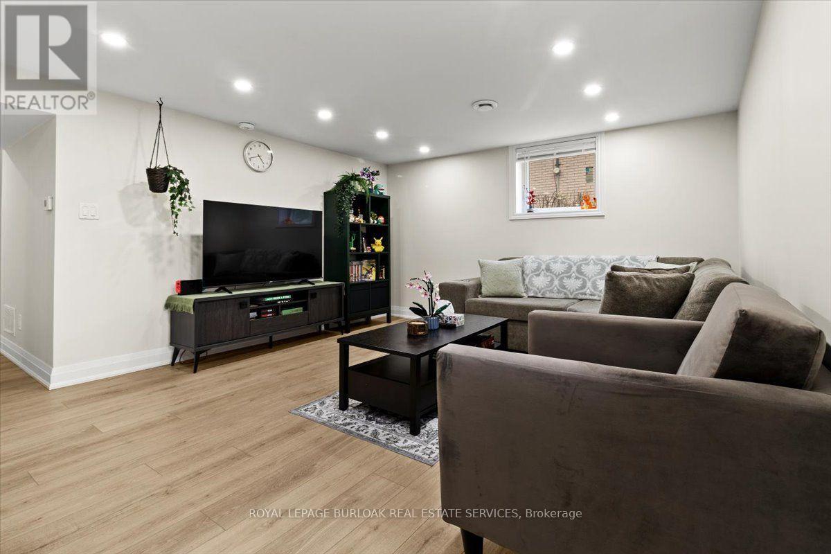 Lower - 161 Hoover Crescent, Hamilton, Ontario  L9A 3H2 - Photo 4 - X13690638