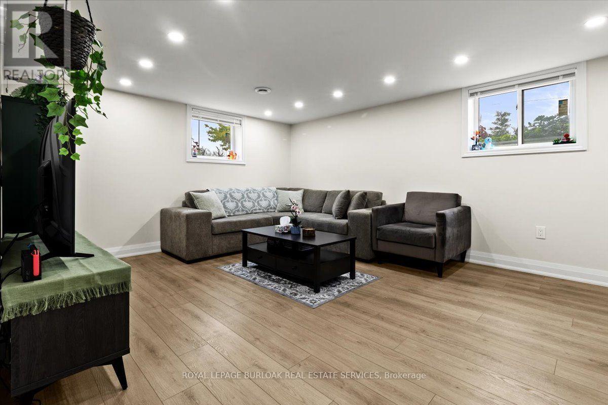 Lower - 161 Hoover Crescent, Hamilton, Ontario  L9A 3H2 - Photo 5 - X13690638