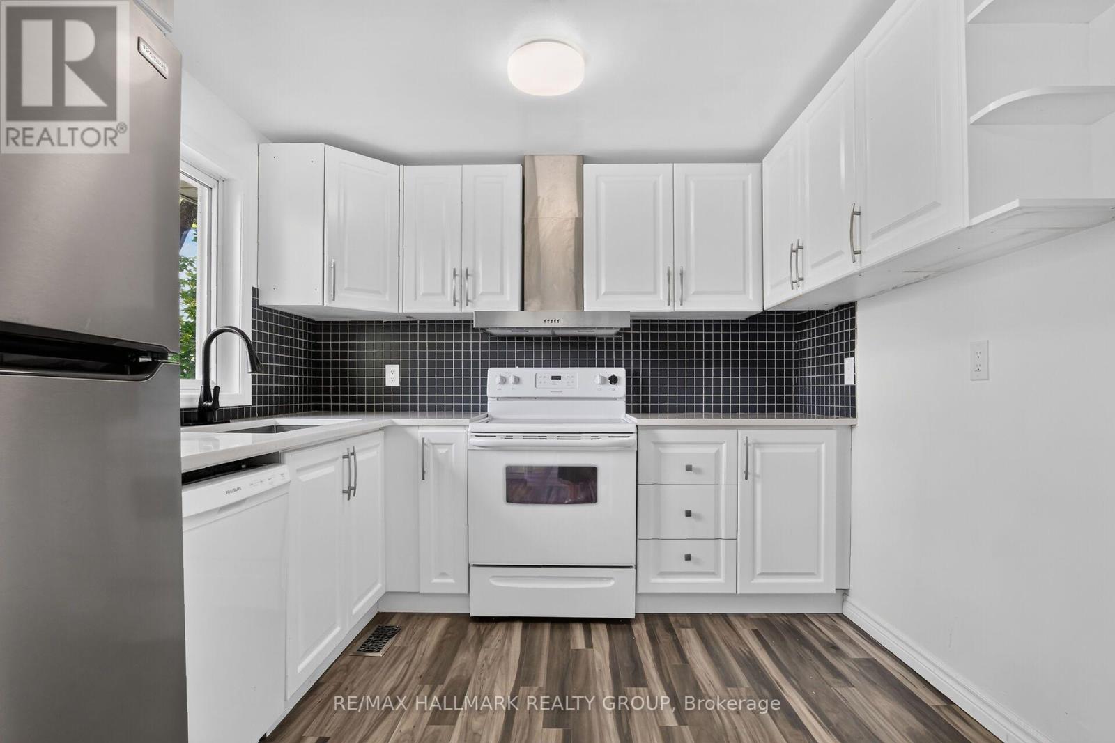 7 - 86 Esterlawn Private, Ottawa, Ontario K2A 4C1 - Photo 8 - X12732180
