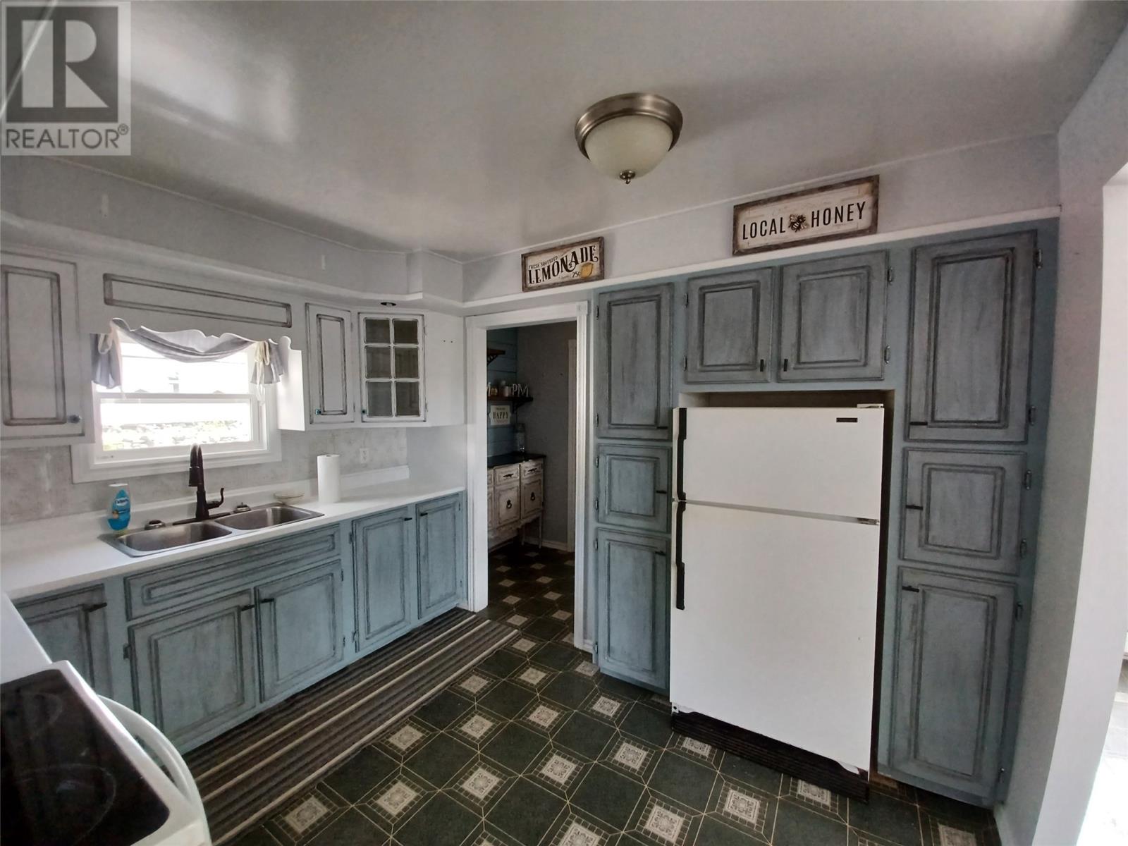124 Riverside Road E, Glovertown — photo 8