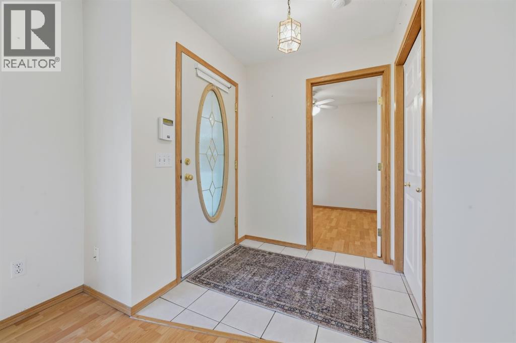 112 Dovista Court SE, Calgary, Alberta  T2B 3P4 - Photo 4 - A2324405