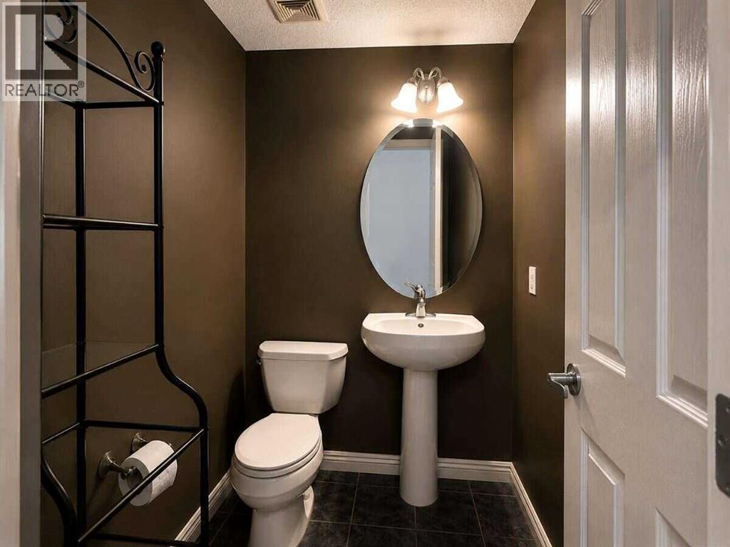 188 Everwillow Park SW, Calgary, Alberta  T2Y 5E1 - Photo 6 - A2338285